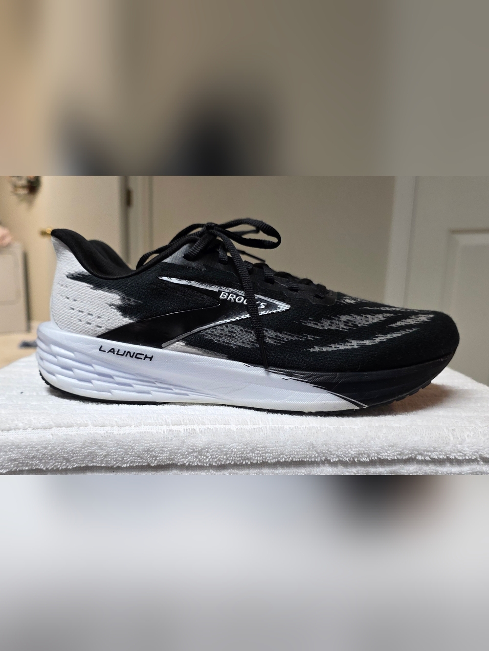 Brooks Men's Launch 11 Running Shoes - Black & White